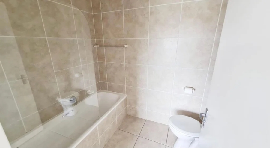To Let 2 Bedroom Property for Rent in Royal Ascot Western Cape